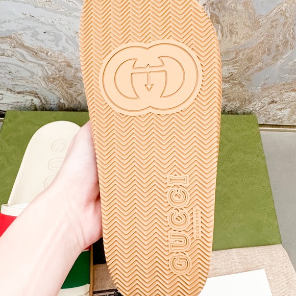 New! Gucci Rubber Web Interlocking G Slide Sandals - Picture 5 of 9